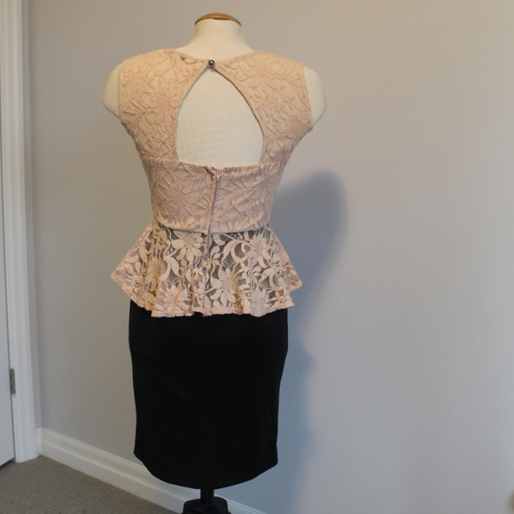 Lace peplum dress - Picture 2 of 4